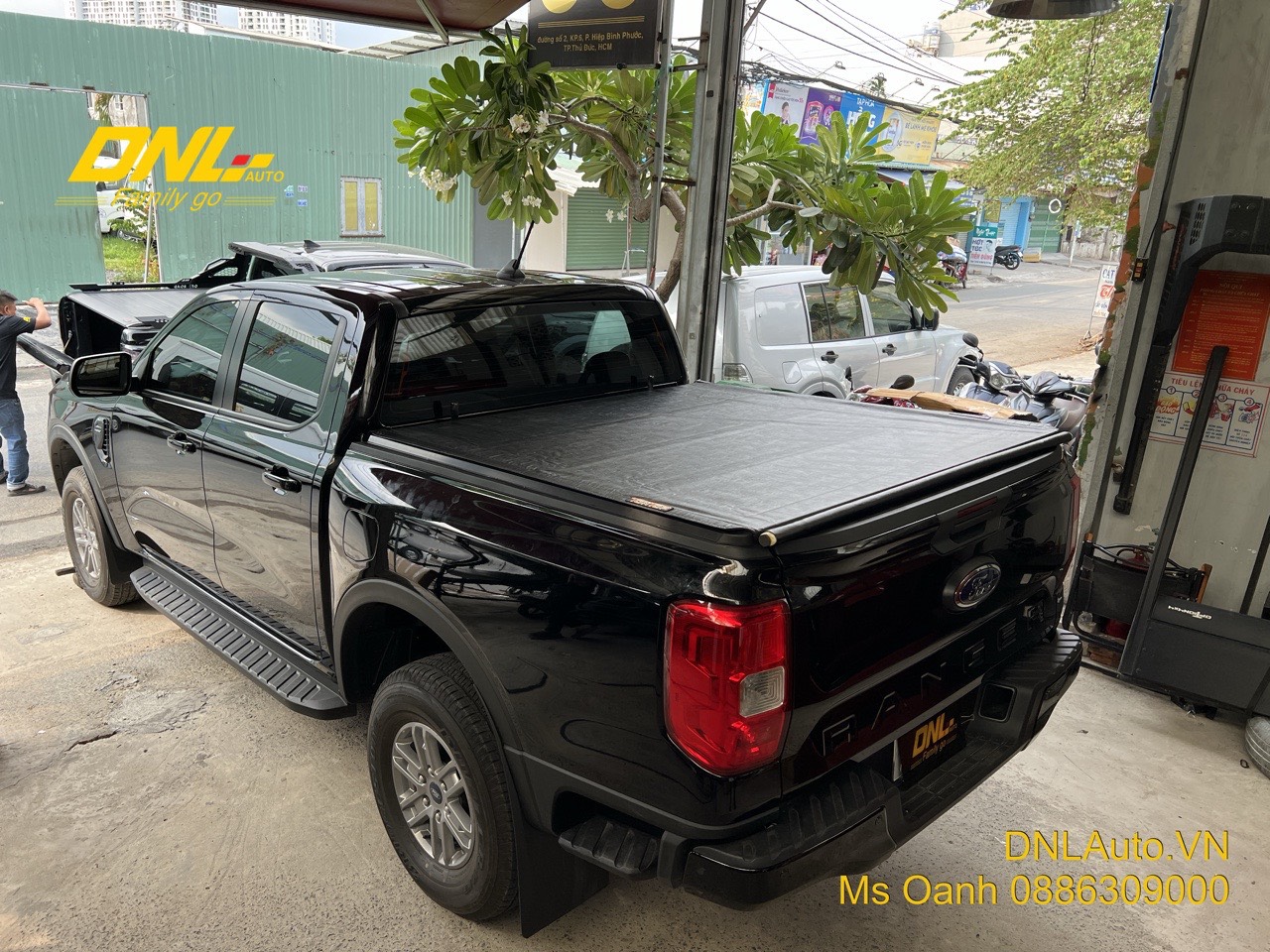 Nắp thùng cuộn bạt xe bán tải hiệu Tontop Cho Xe Ford Ranger 2023: Lựa Chọn Tiết Kiệm Hiệu Quả