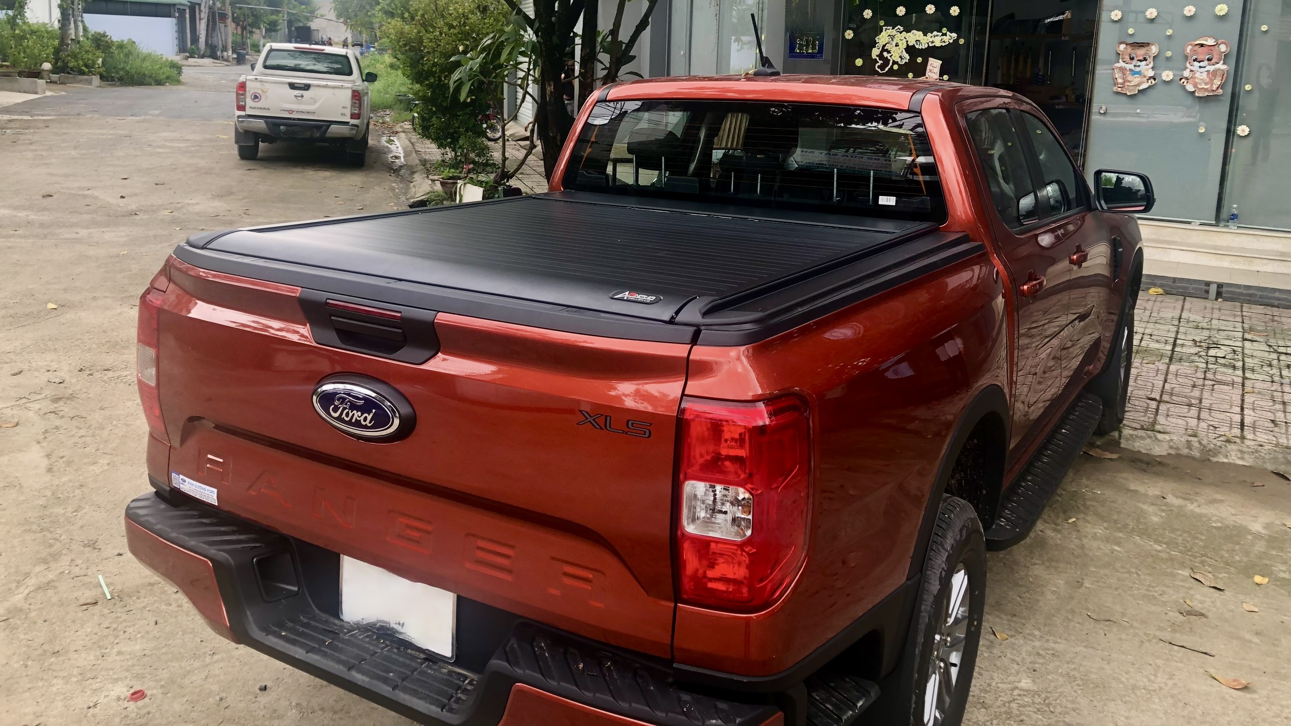 Nắp thùng cuộn dành cho Ford Triton Navara Hilux BT50 Dmax Colorado