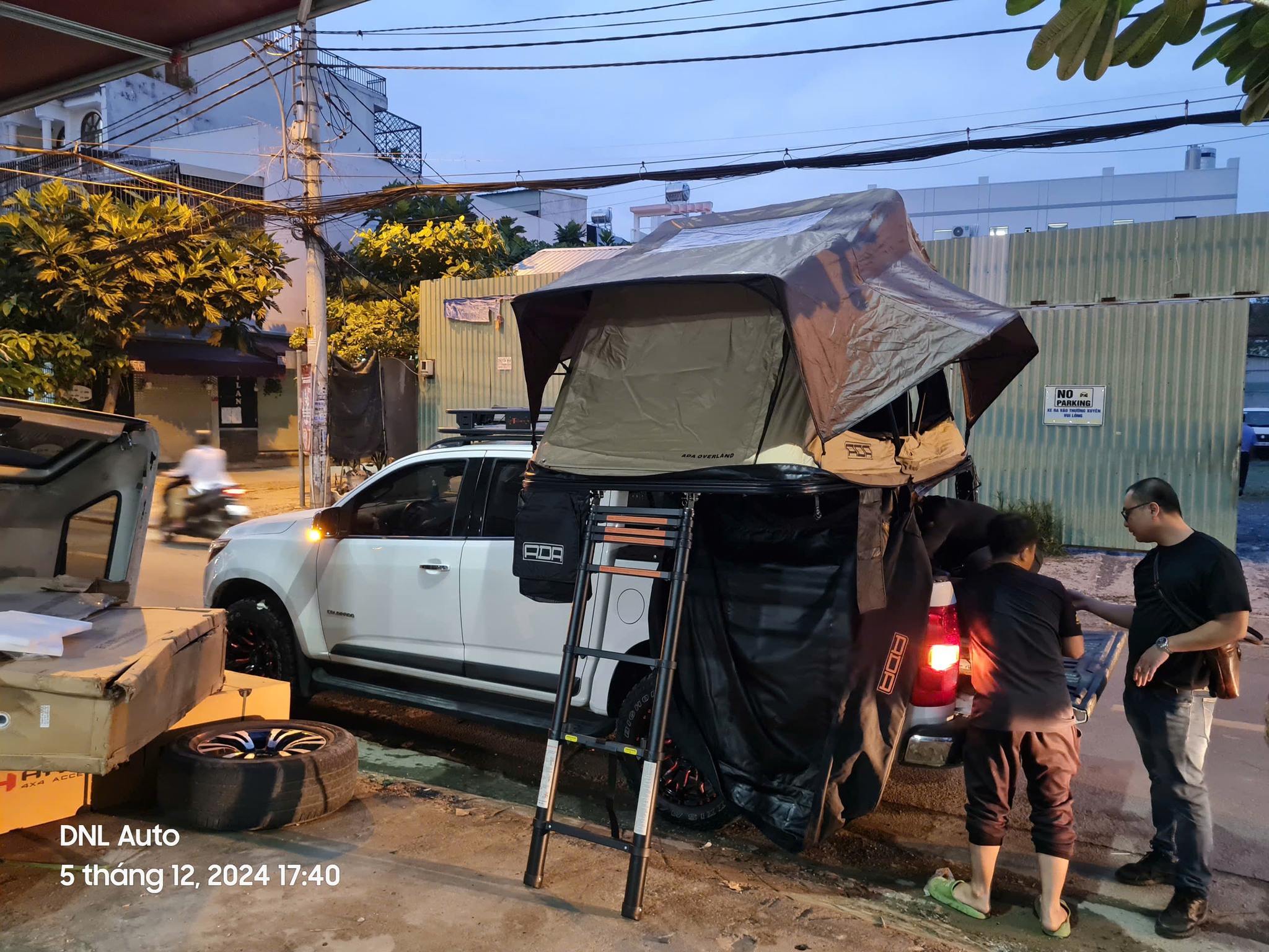 Cần đem theo những phụ kiện cắm trại nào khi đi dã ngoại?