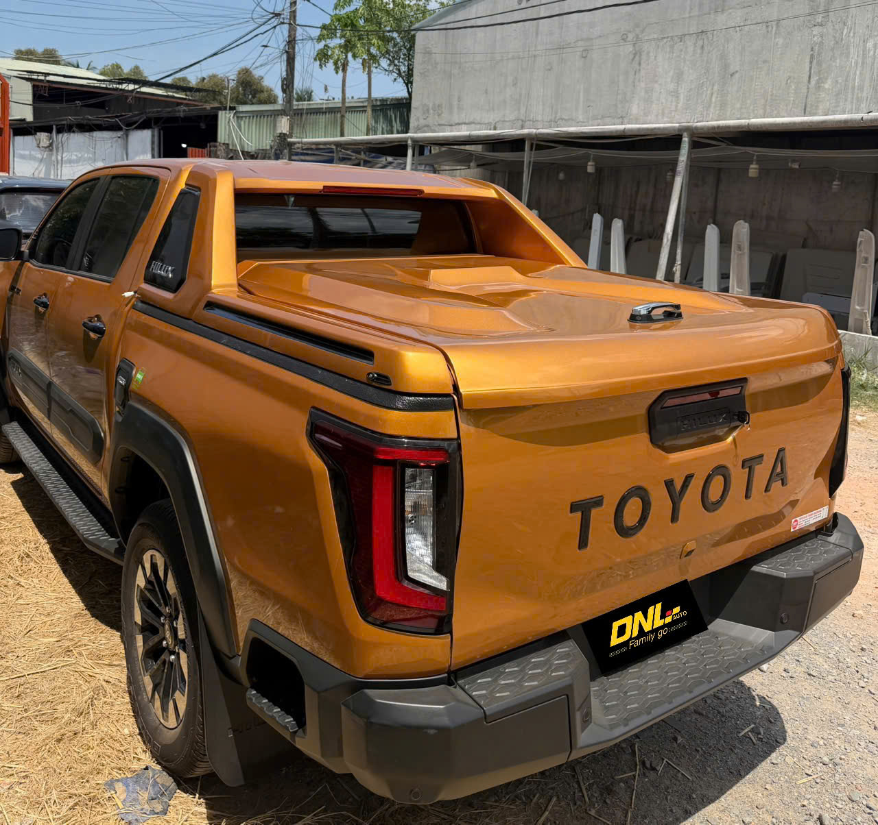 Nắp thùng thấp TRAVO Hilux 2026