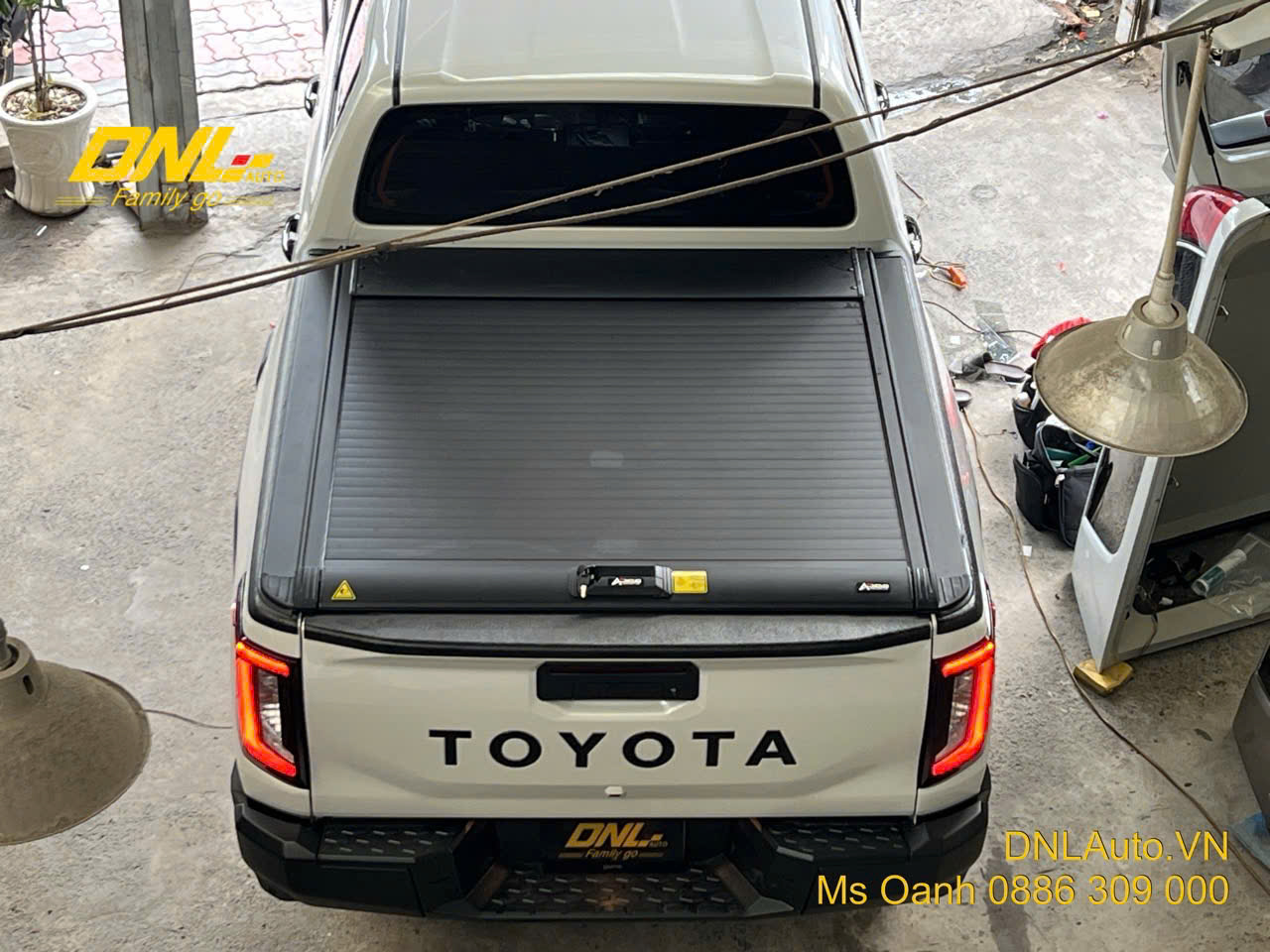 Toyota Hilux 2026 lắp nắp thùng tại DNL Auto