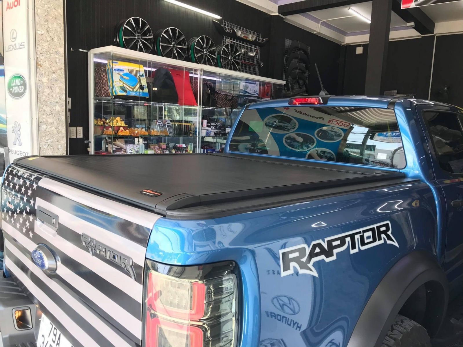 Nắp thùng cuộn điện Ranger Raptor hiệu Option 4x4