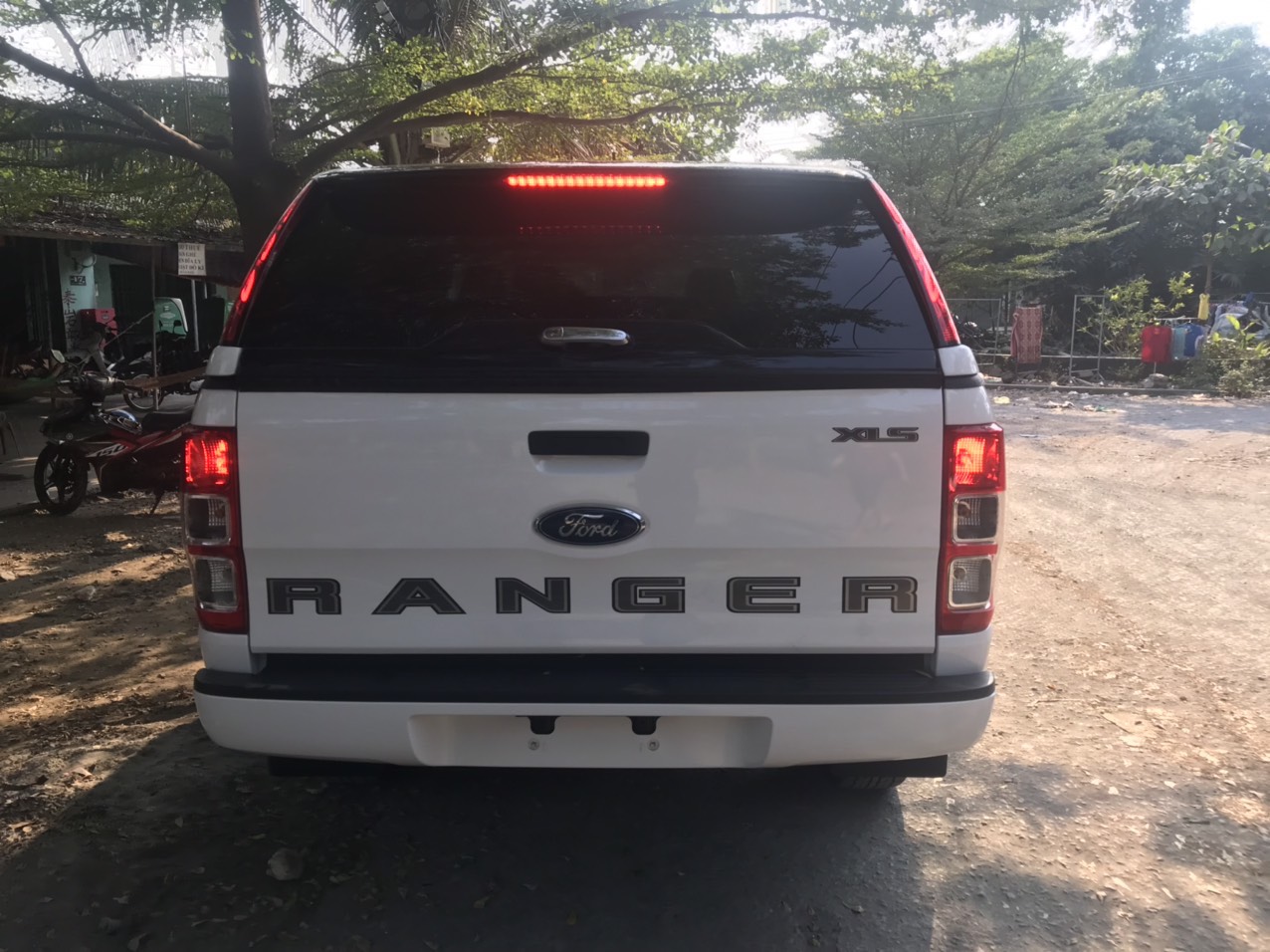 Nắp thùng xe bán tải Ranger