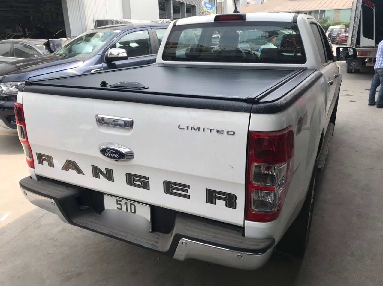 Nắp thùng cuộn Ford Ranger Limited