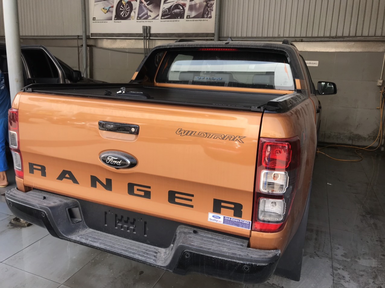 Nắp thùng cuộn Sport X4 cho xe Ford Ranger Wildtrak