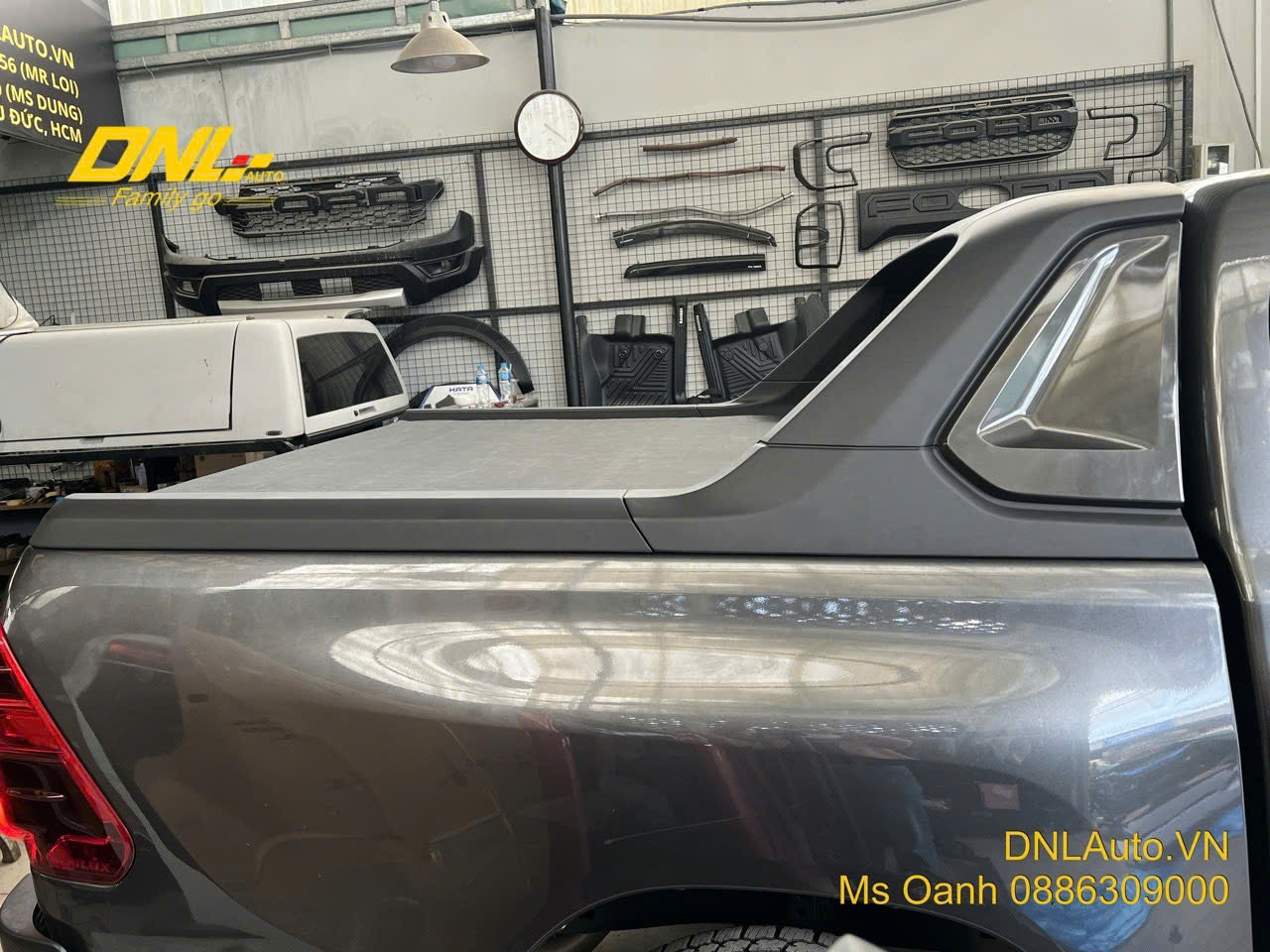 Nắp thùng cuộn bạt Option dành cho Toyota Hilux Hilux Adventure 2021+