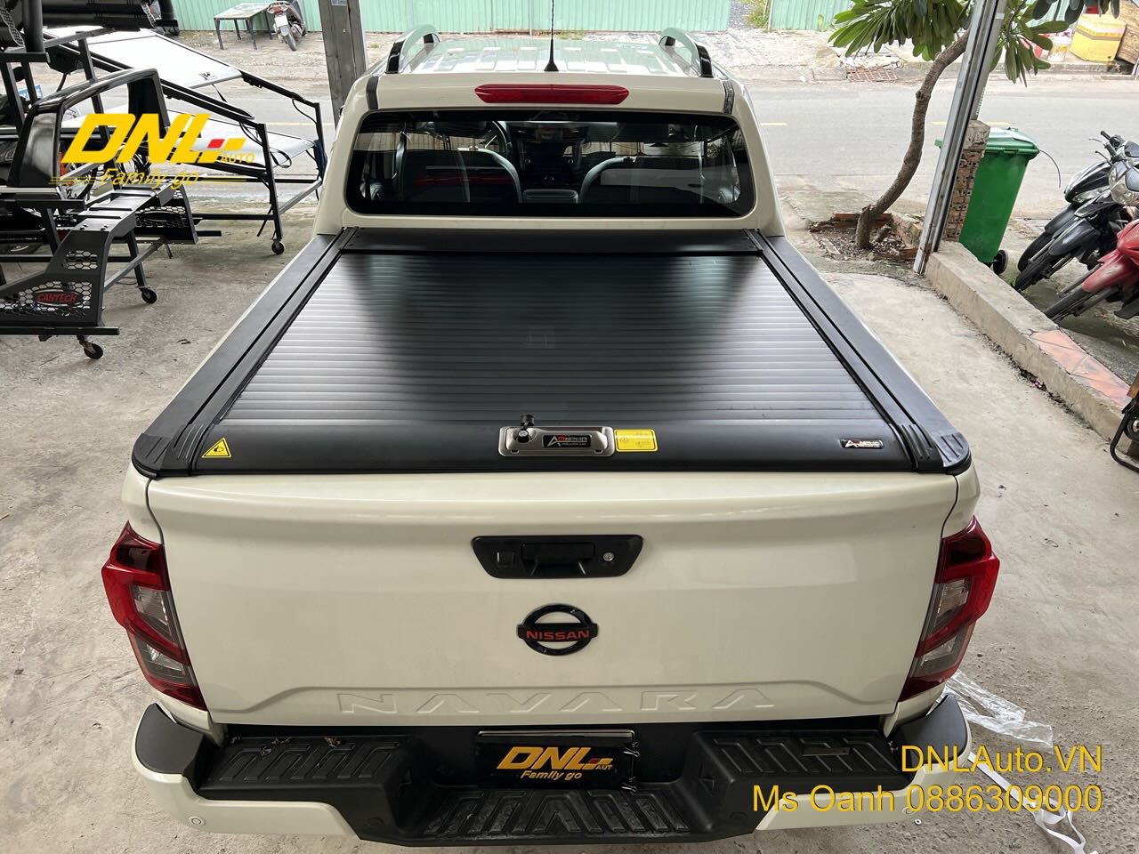 Giá nắp thùng cuộn cơ Nissan Navara do DNLAuto cung cấp và lắp đặt tại TPHCM