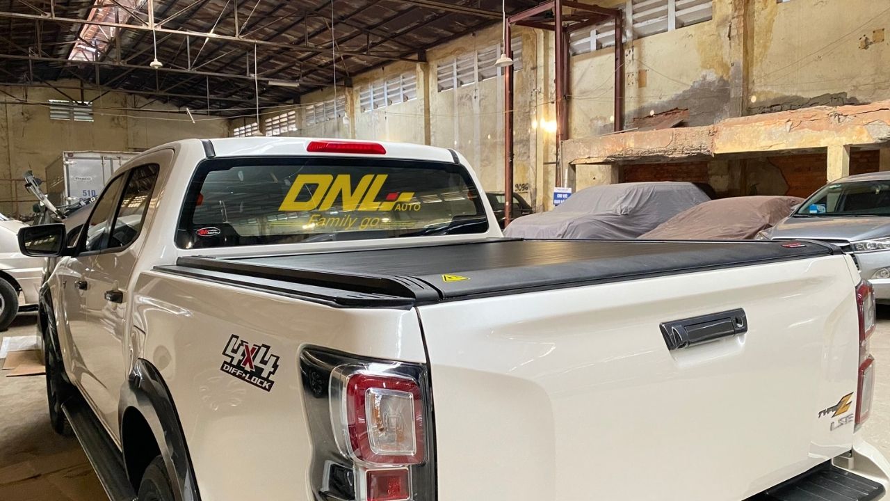 Giá nắp thùng cuộn điện dành cho Dmax tại DNLAuto