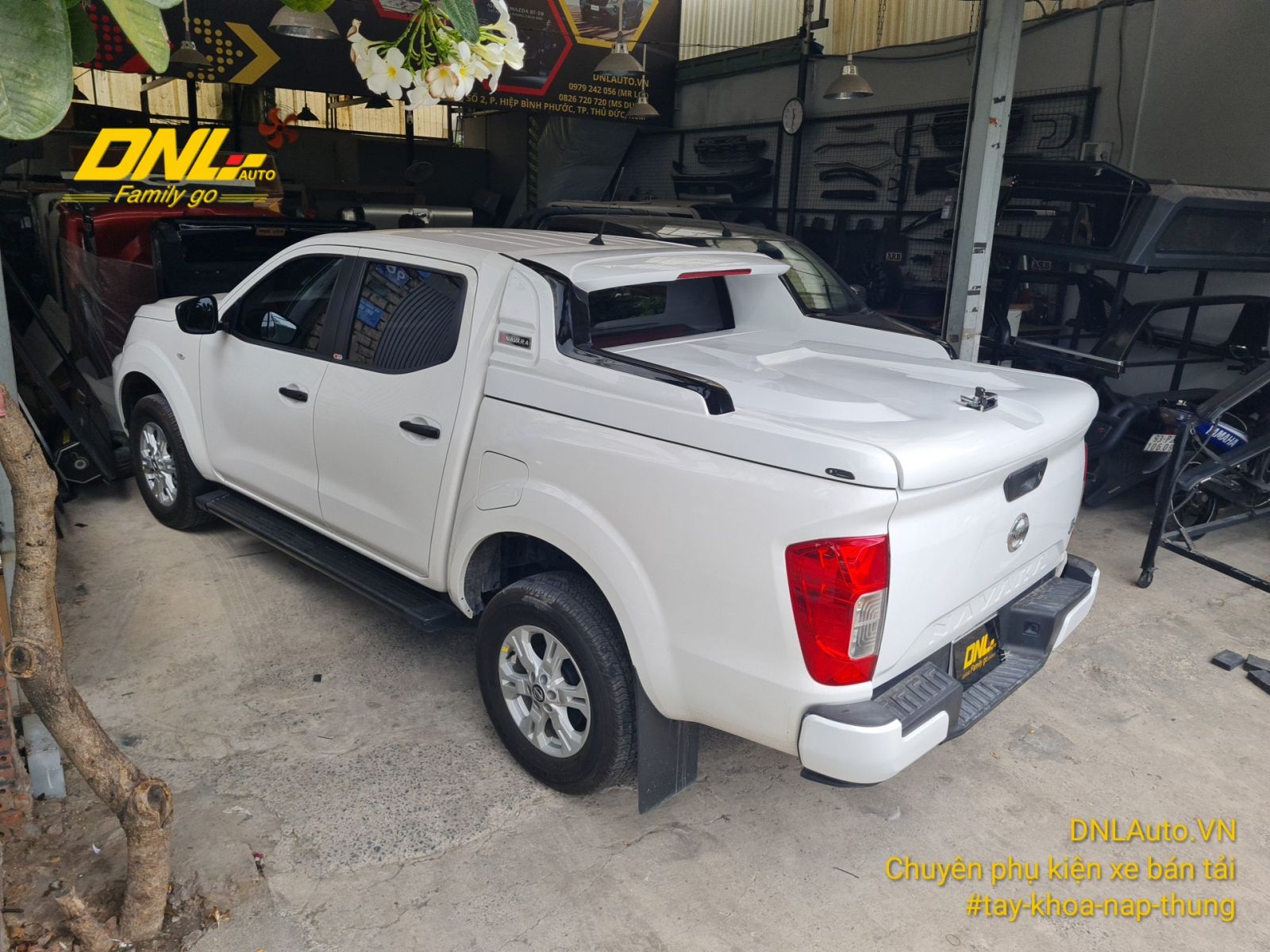 Giá nắp thùng thấp Nissan Navara do DNLAuto cung cấp và lắp đặt tại TPHCM