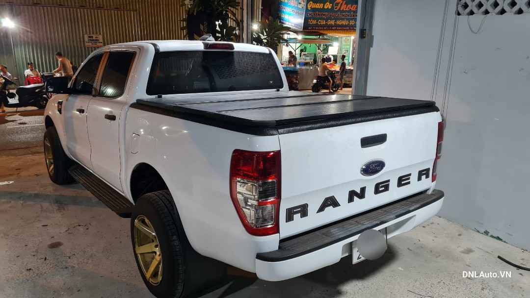 Nắp thùng 3 tấm Ford Ranger