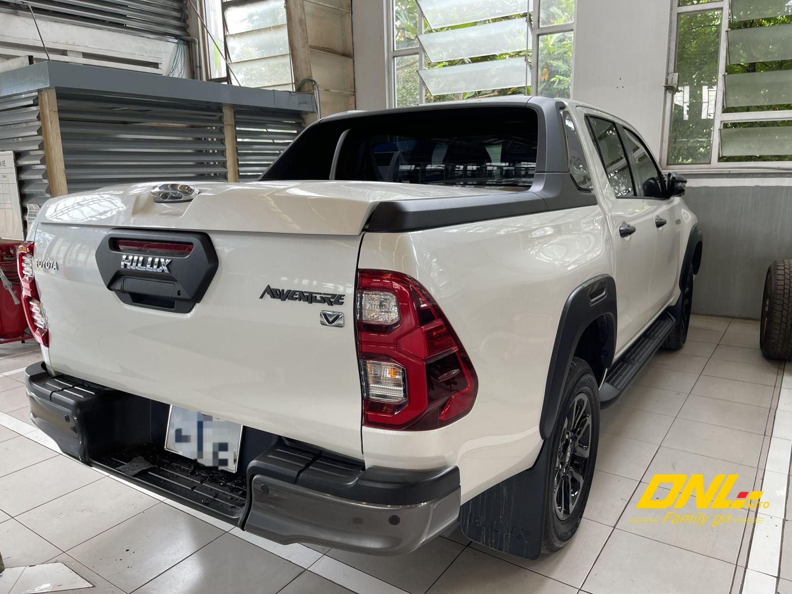 Nắp thùng thấp dành cho Hilux Adventure