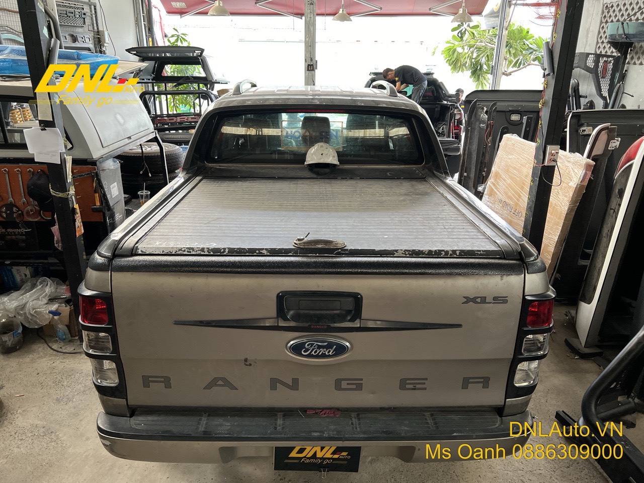 Thanh lý nắp thùng cuộn cơ Ford Ranger Wildtrak