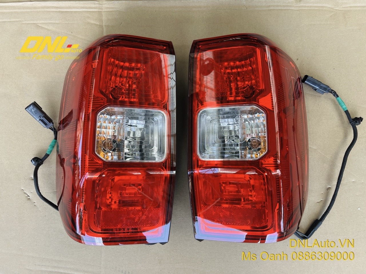 thanh lý đèn hậu Ford Ranger XLS 2023 hàng tháo xe