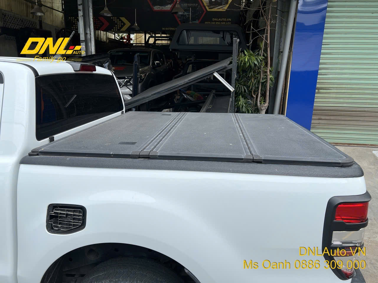 hanh lý nắp thùng 3 tấm Ford Ranger đời 2013-2022