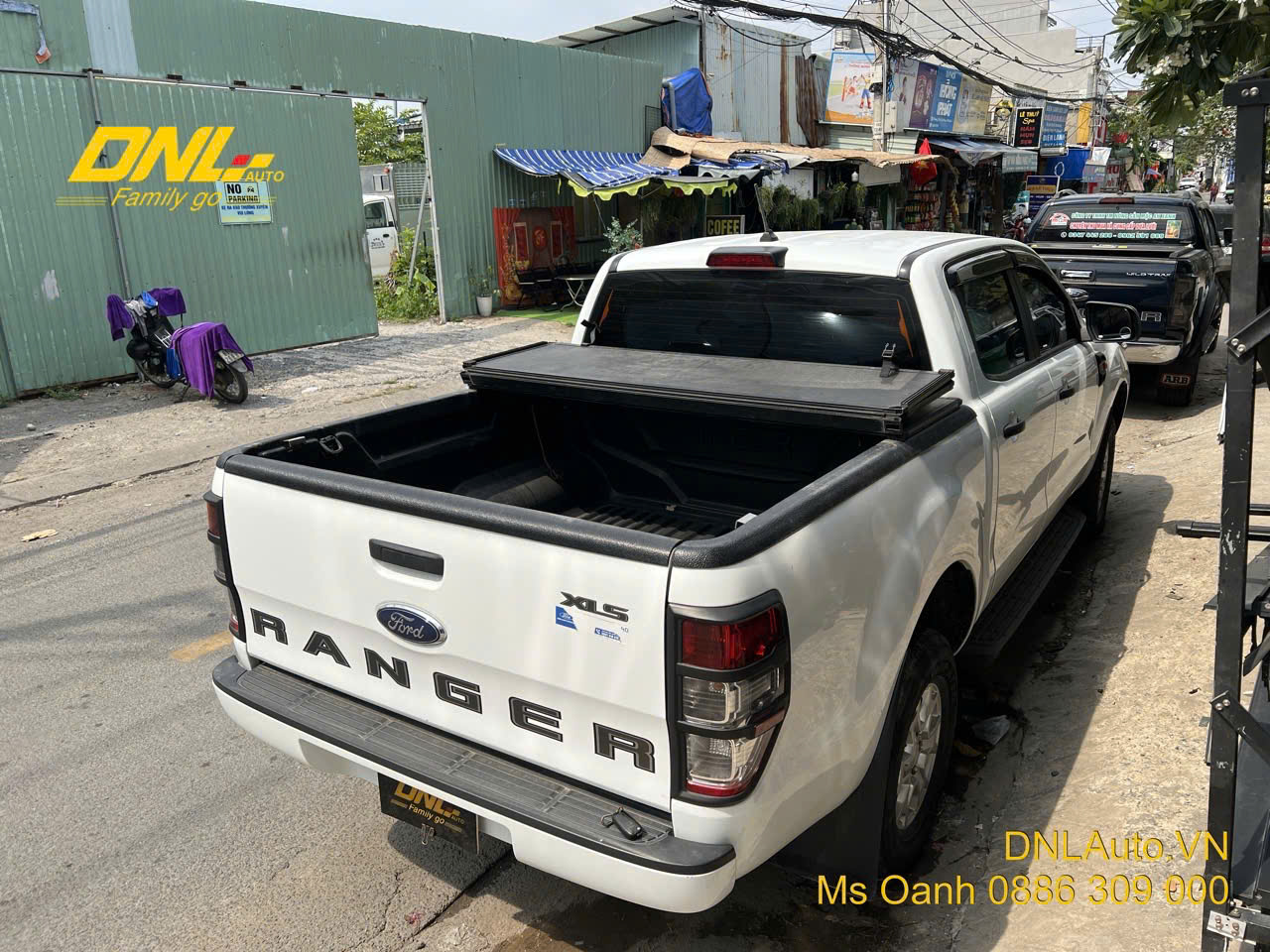 hanh lý nắp thùng 3 tấm Ford Ranger đời 2013-2022