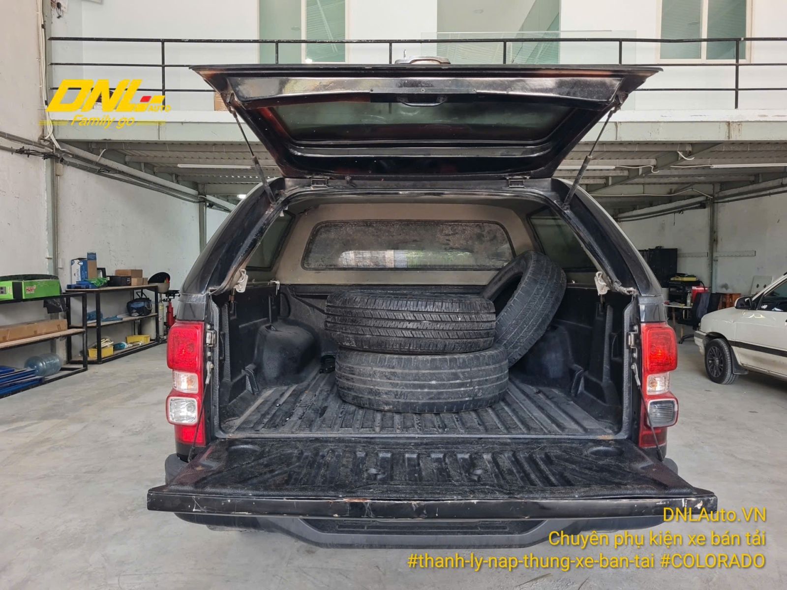 Thanh lý nắp thùng cao không đèn phù hợp xe Colorado 2013-2019 và Isuzu Dmax 2013-2020