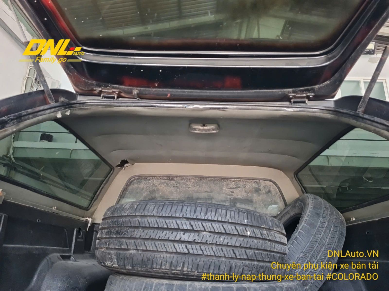 Thanh lý nắp thùng cao không đèn phù hợp xe Colorado 2013-2019 và Isuzu Dmax 2013-2020