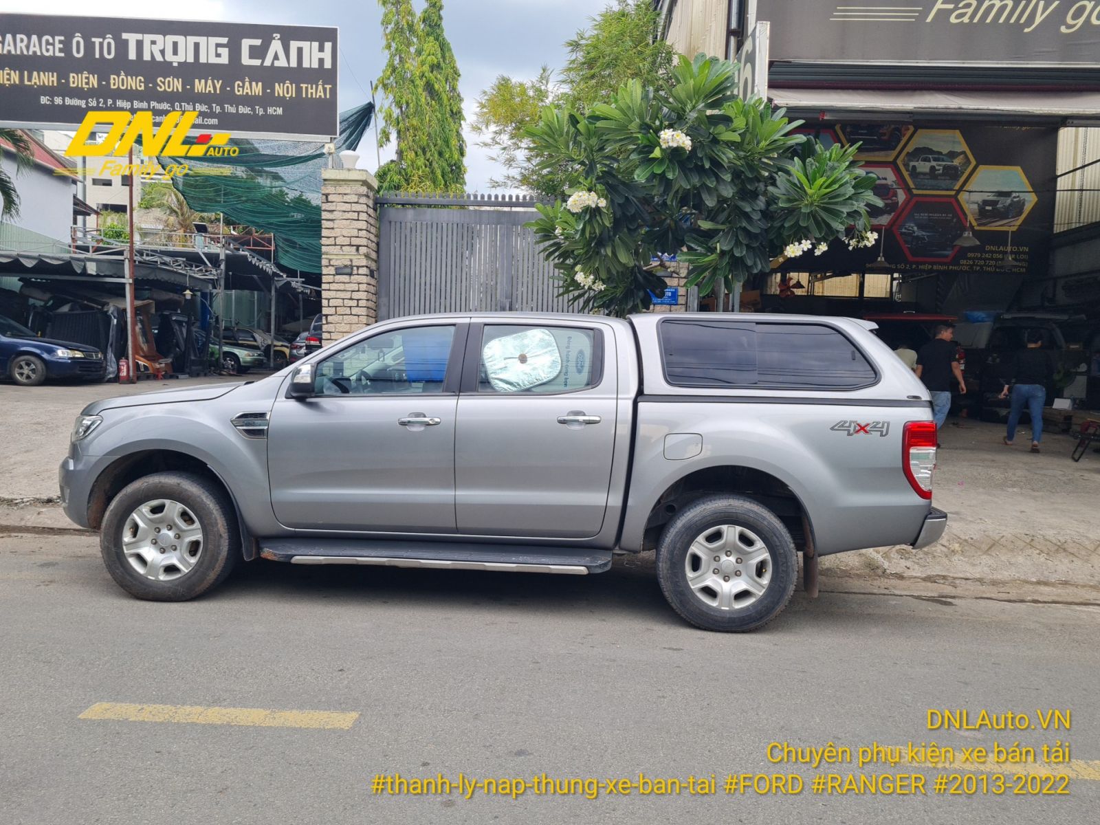 Thanh lý nắp thùng cao Ford Ranger đời 2013-2022, cửa lùa màu bạc