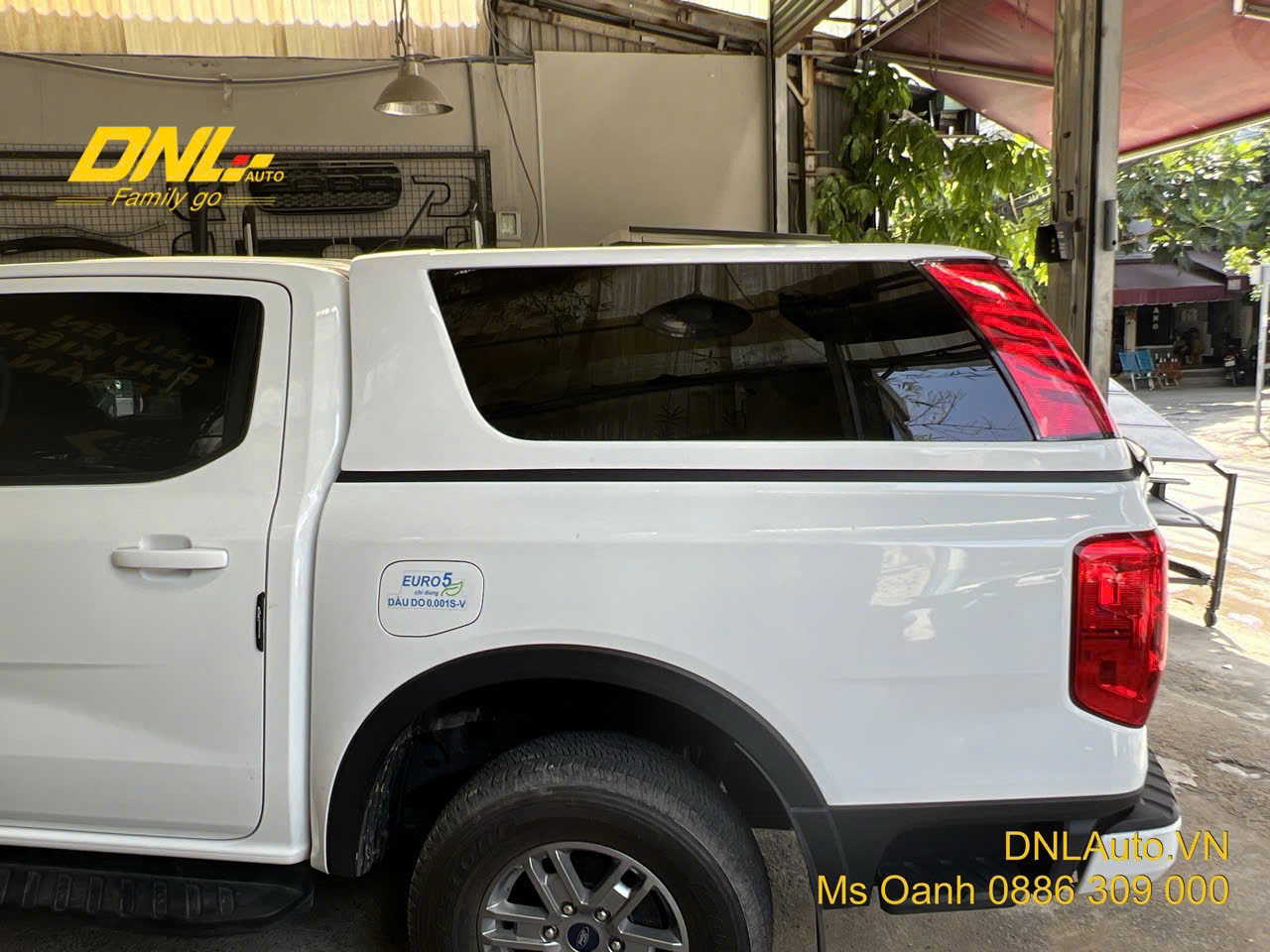 thanh lý nắp thùng cao có đèn dành cho Ford Ranger Nextgen 2022-2025, màu trắng