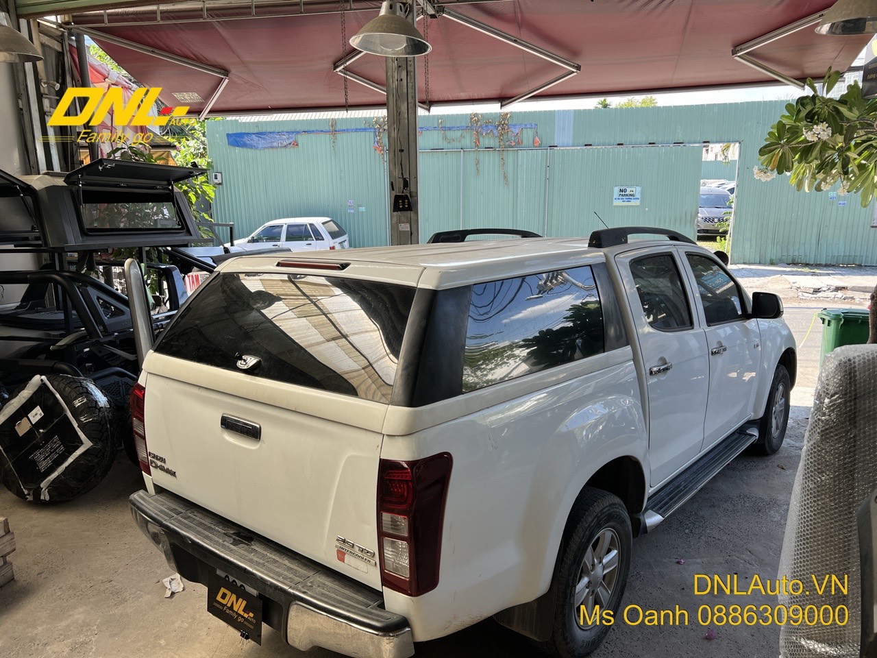 thanh lý nắp thùng cao không đèn cho xe bán tải Isuzu Dmax đời 2012-2020, màu trắng. Tình trạng còn hoạt động tốt, 
