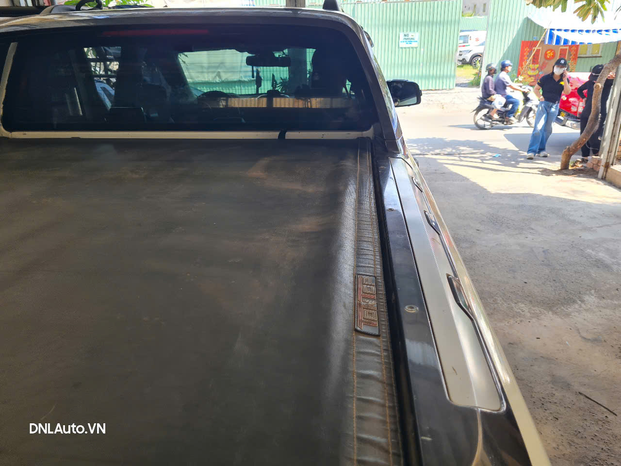 Thanh lý nắp thùng cuộn bạt Tontop cho Ford Ranger Wildtrak đời 2013-2022