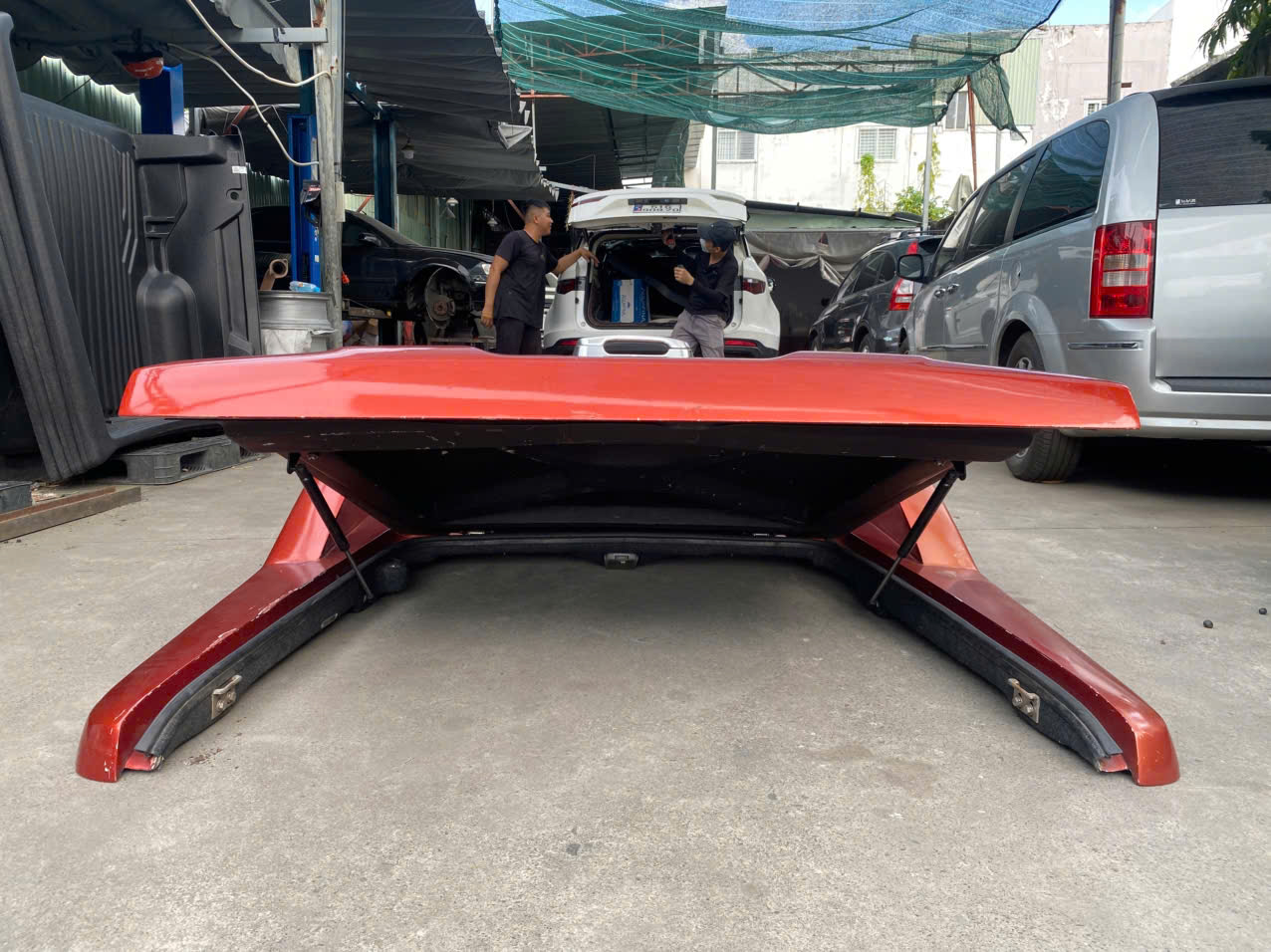thanh lý nắp thùng thấp Dmax đời 2013-2020 và colorado 2013-2020, màu đỏ,