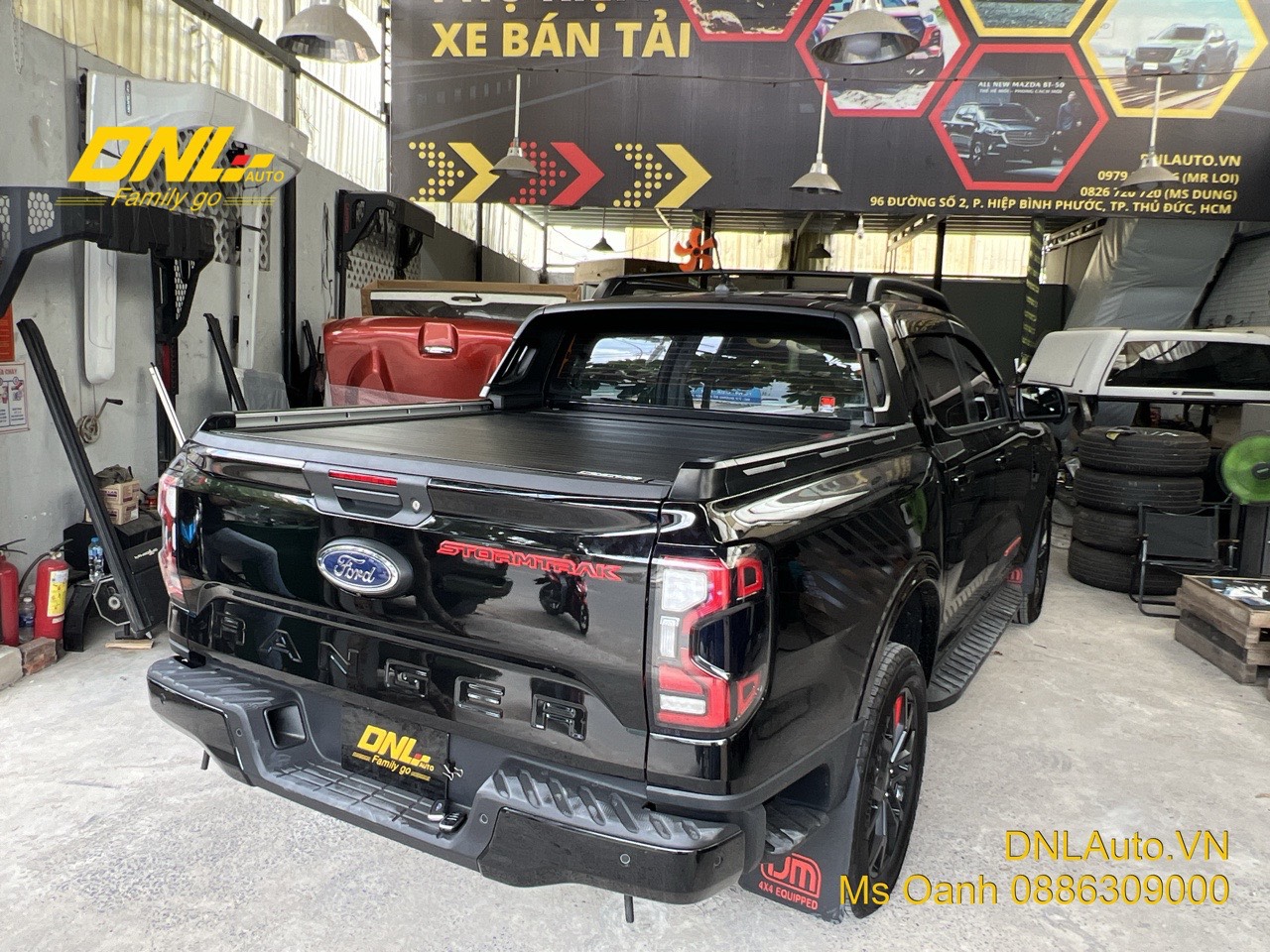 Thanh thể thao Ford Ranger Stormtrak 2024 lắp chung với nắp thùng cuộn điện Anpha Pro