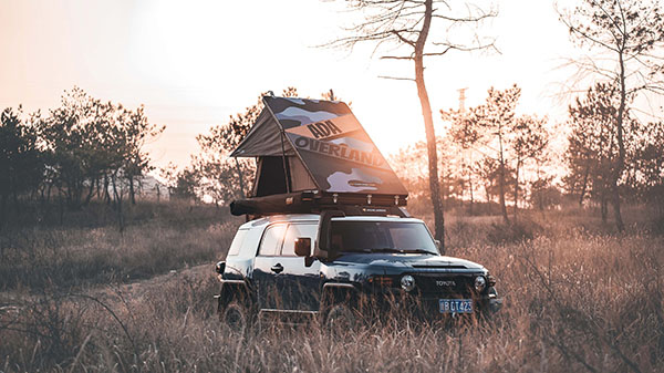 đi camping cùng lều nóc ADA Phantom 2000