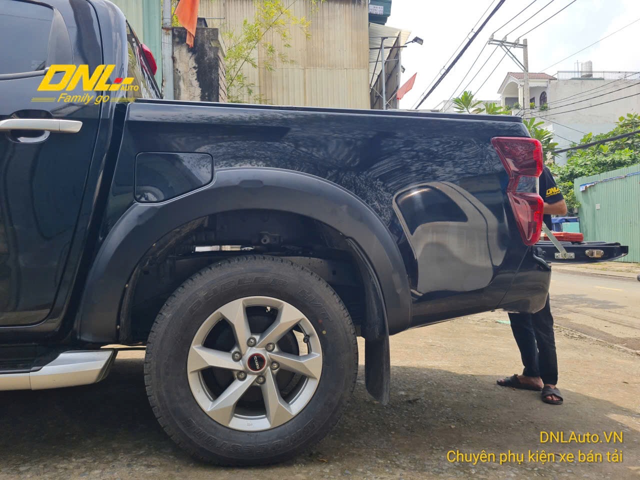 Cua lốp DMAX 2025 phần bánh sau