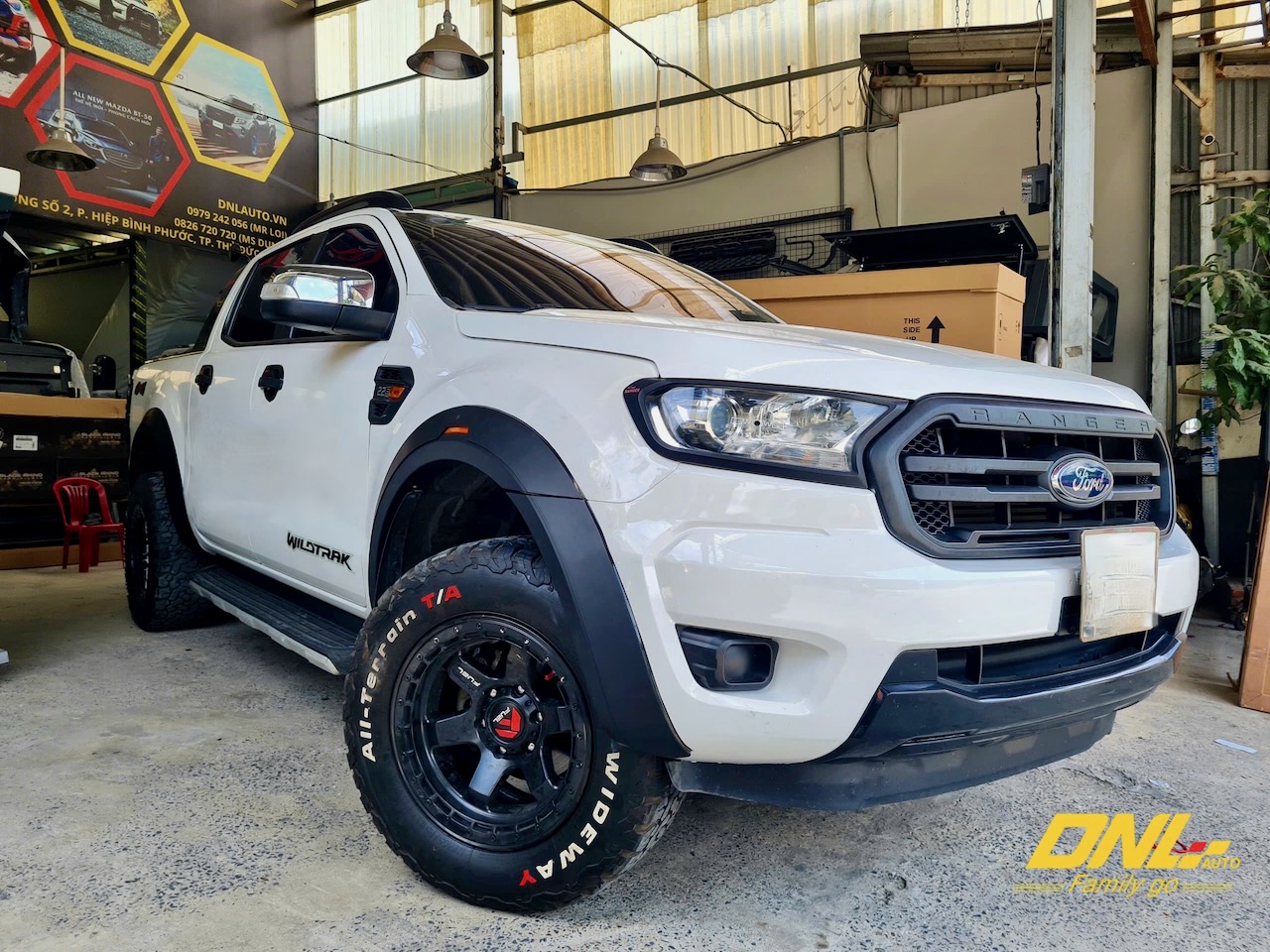 Ốp cua lốp Ford Ranger