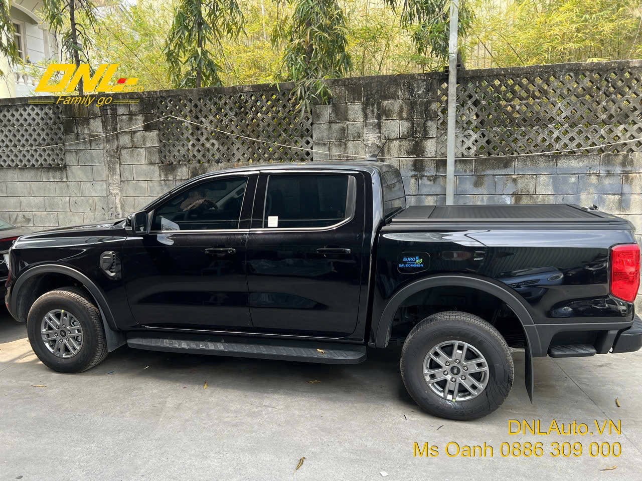 Nắp thùng cuộn cơ lắp đặt hoàn chỉnh lên xe bán tải tại DNLAuto