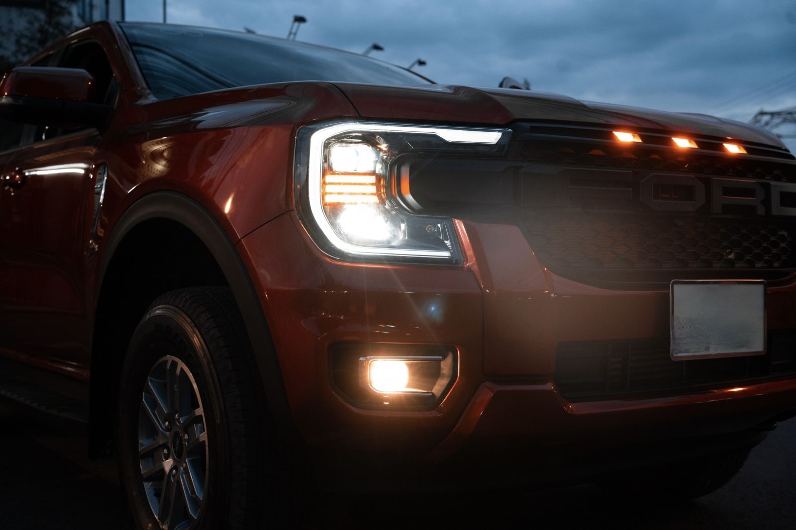 đèn pha Ford Ranger Wildtrak Nextgen 2023+