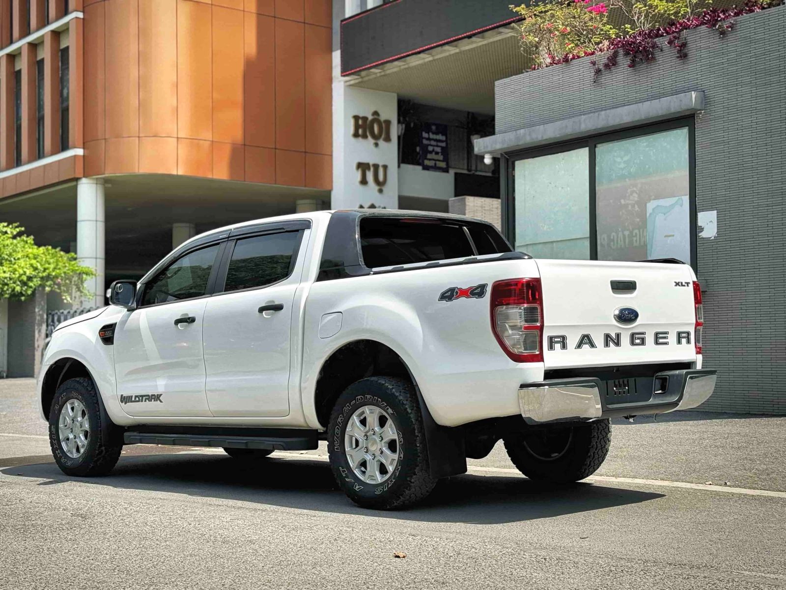 Nắp thùng Ford Ranger XLT