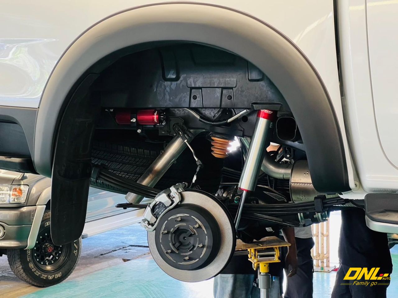 Phuộc Profender OEM 2.5 tại bánh sau của xe Ford Ranger Nextgen
