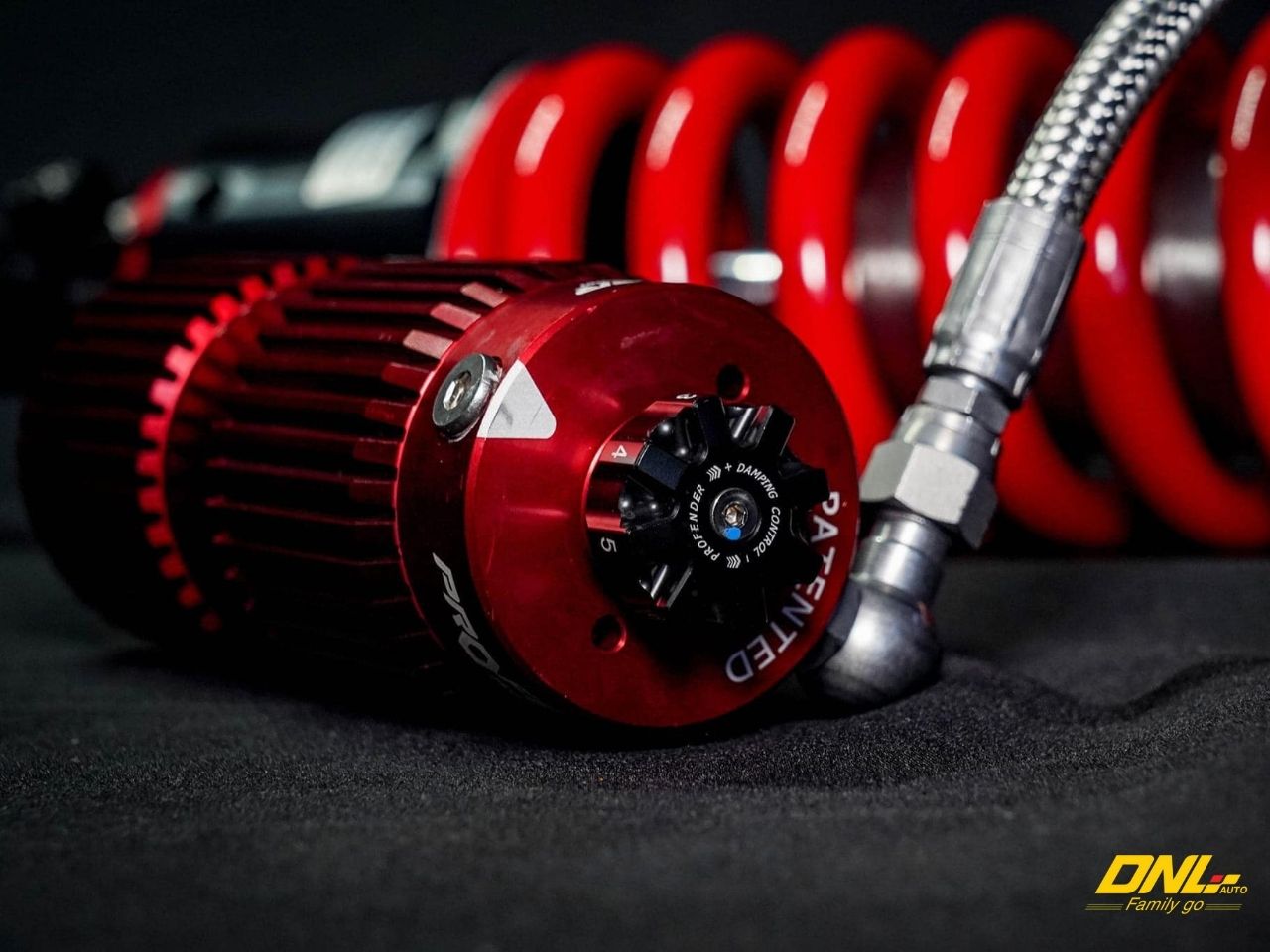 Phuộc Profender OEM 2.5 điều chỉnh dễ dàng giữa 8 chế độ từ mềm tới cứng để phù hợp với việc di chuyển của xe trên các địa hình khác nhau