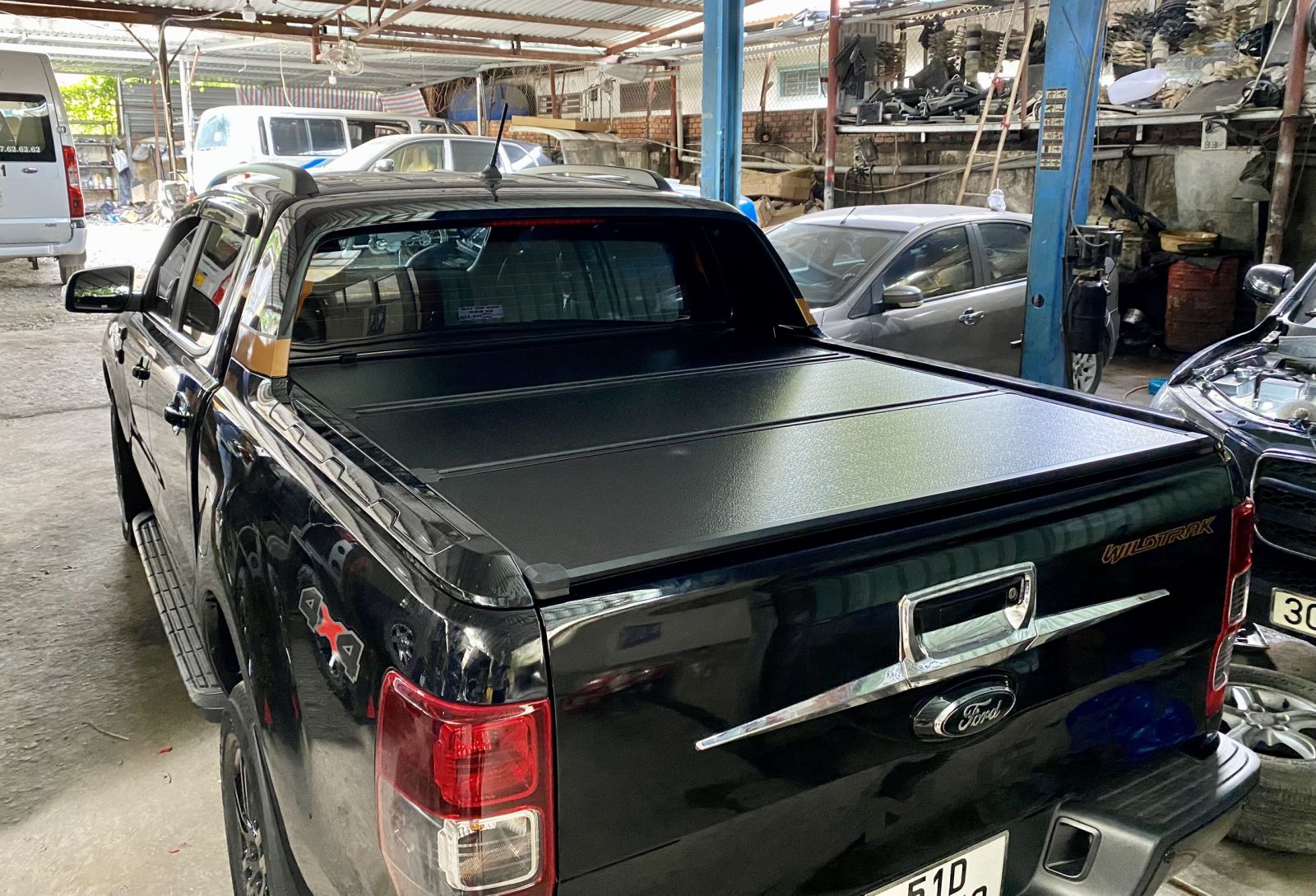 Giá nắp thùng 3 tấm Ford Ranger Wildtrak