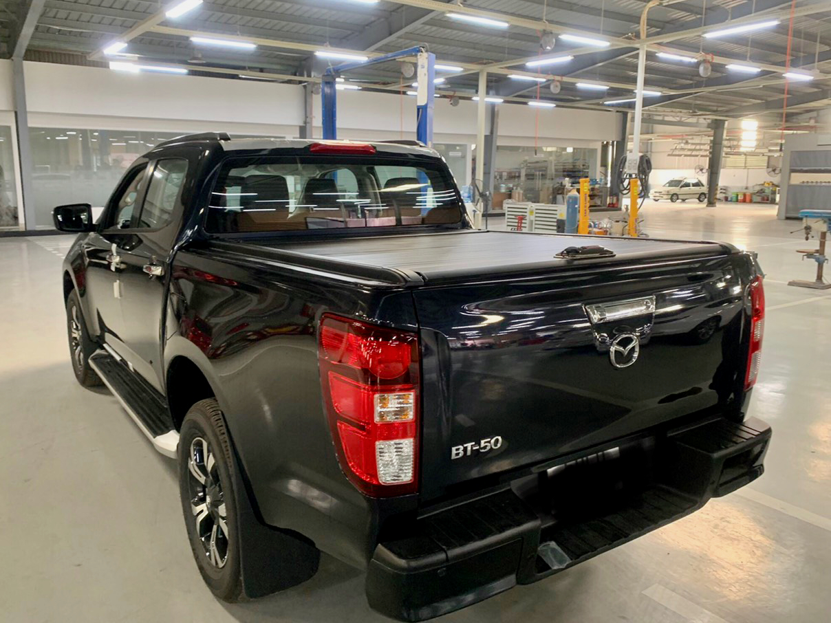 Giá nắp thùng cuộn cơ Mazda BT50 được niêm yết tại DNLAuto