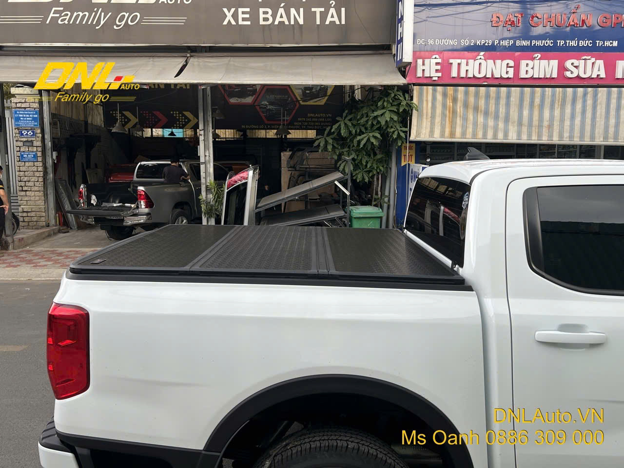 Giá nắp thùng Ford Ranger tại TPHCM