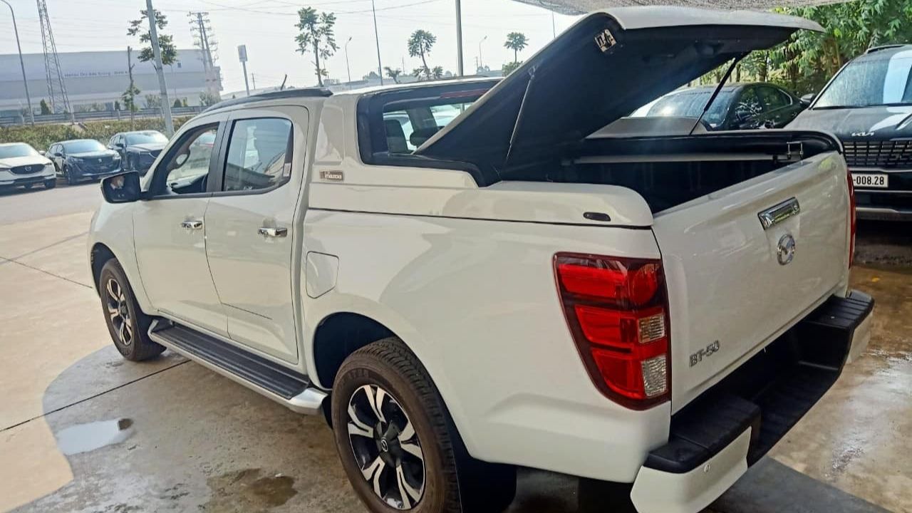 Giá nắp thùng thấp Mazda BT50 được niêm yết tại DNLAuto