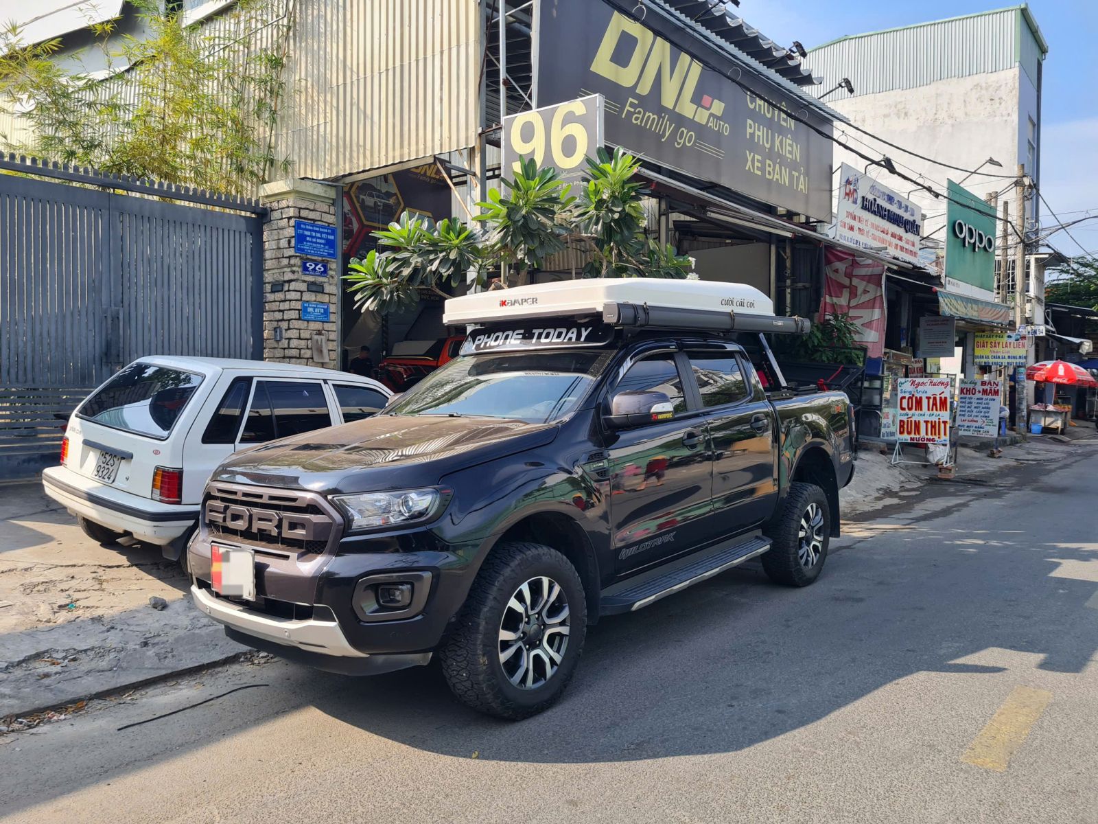 Skycamp 3.0 lắp trên SUV nhiều cửa sổ trời