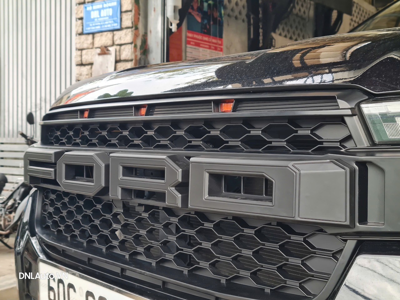 Chữ FORD nổi khối đẹp mắt