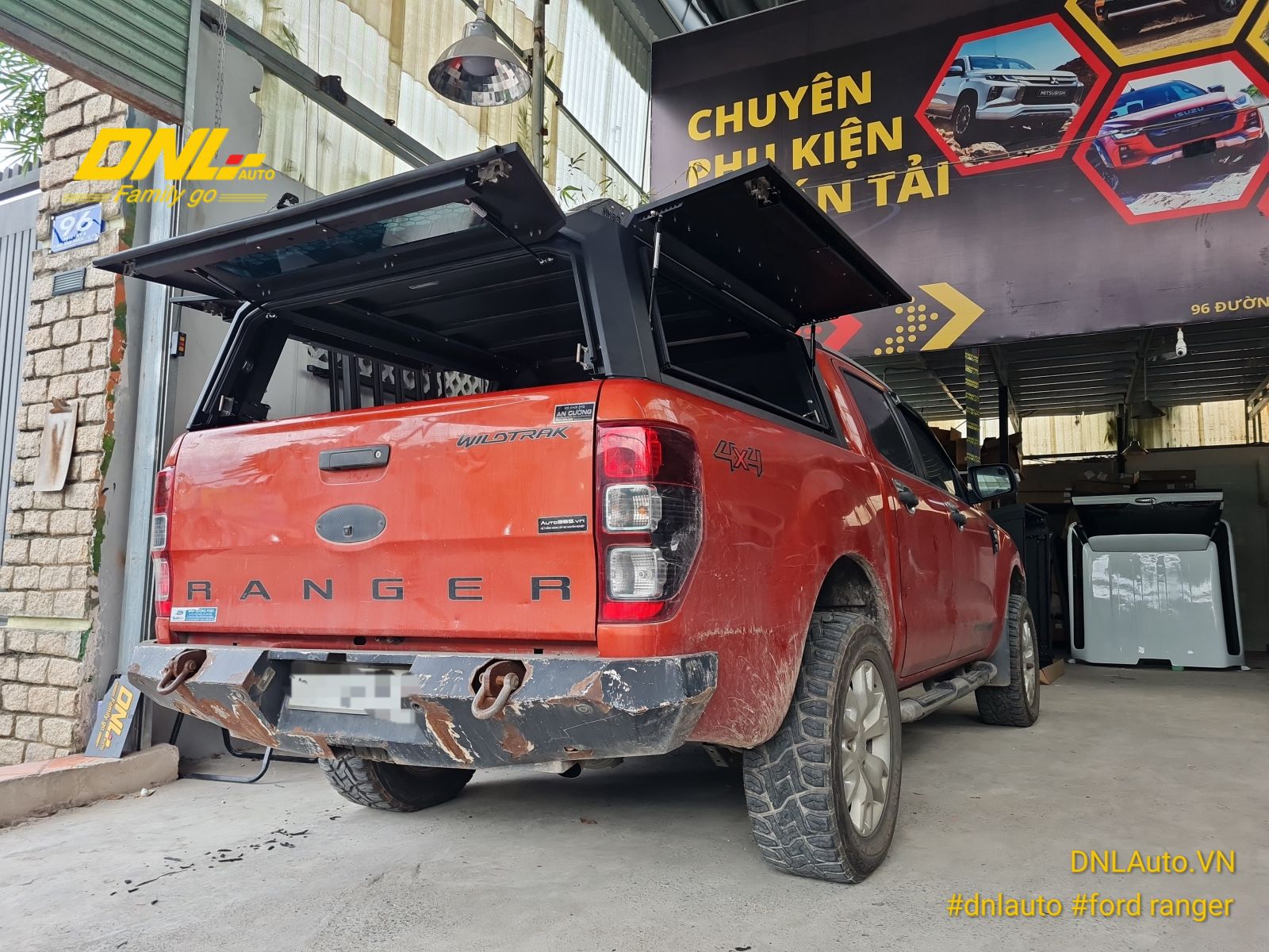 Nắp thùng Ranger mở 3 cánh