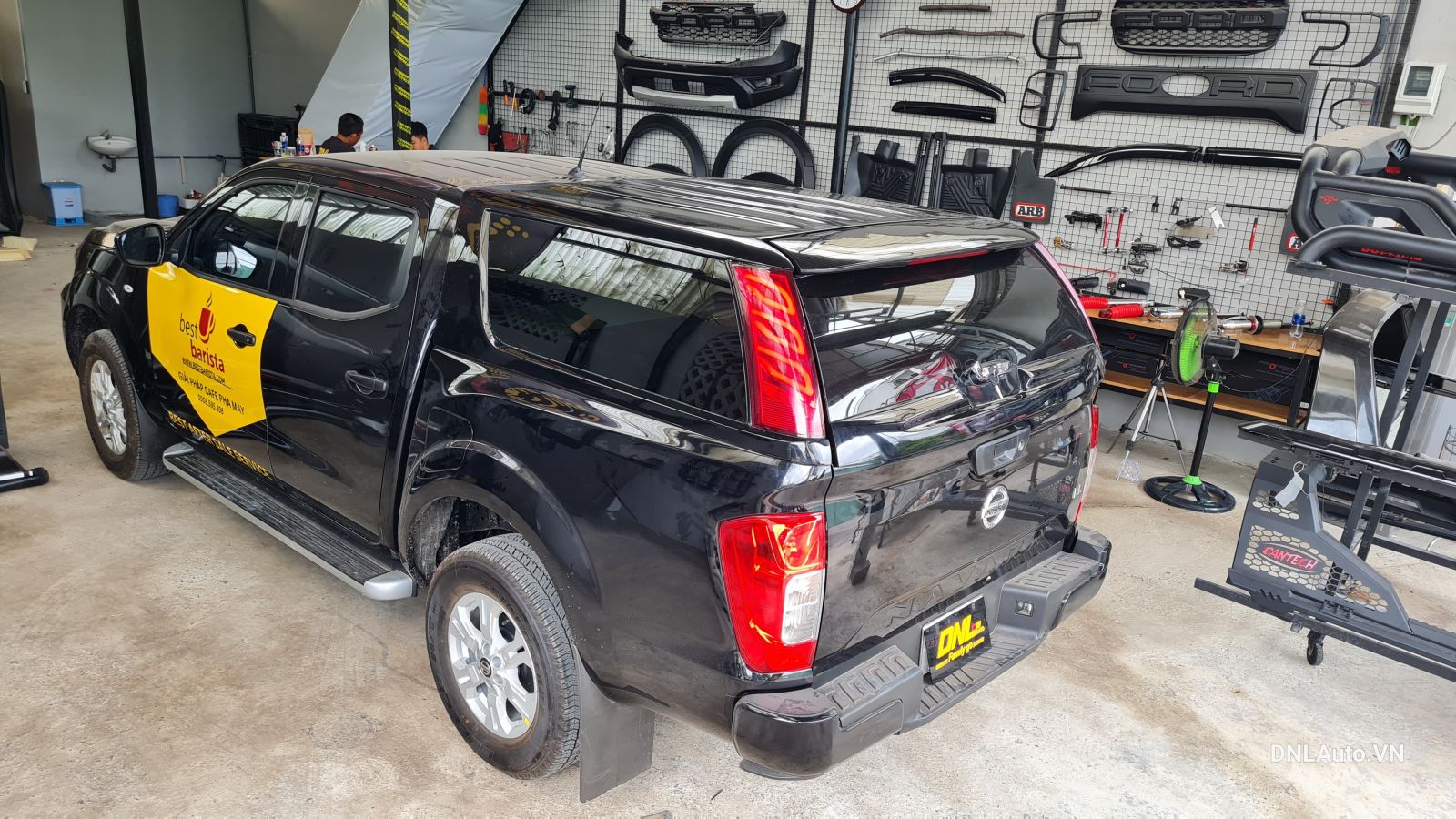 Nắp thùng Nissan Navara