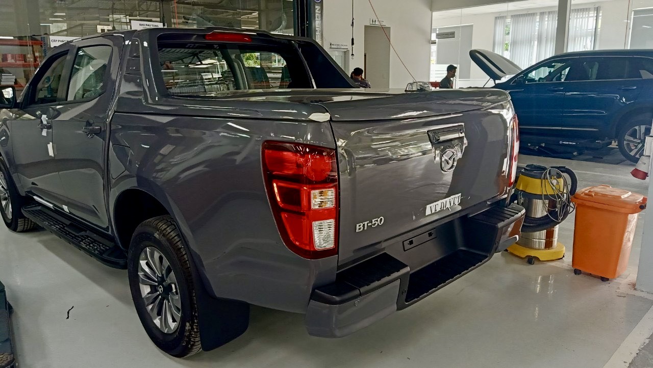 Nắp thùng thấp Mazda BT50