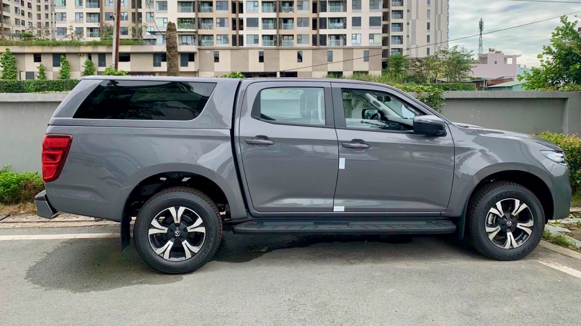 Nắp thùng xe bán tải Mazda Bt50