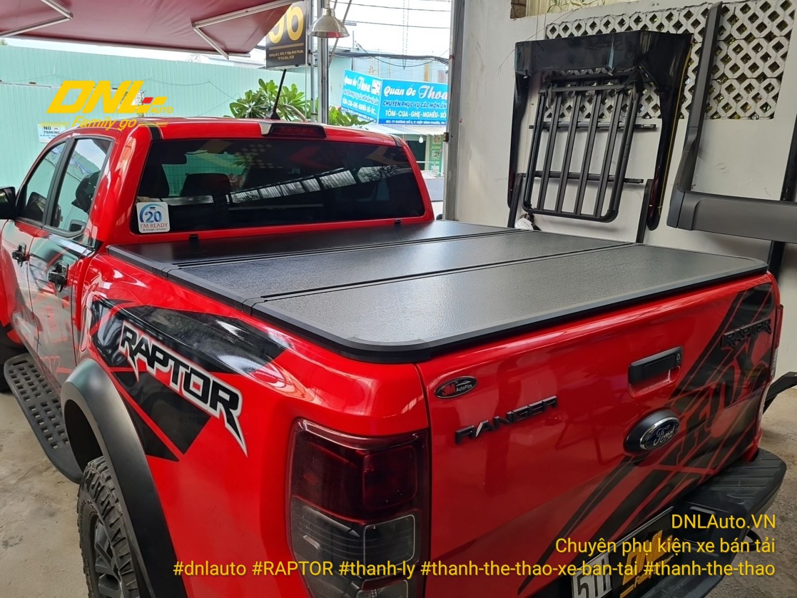 Nắp thùng 3 tấm Ford Ranger Raptor không mất đi dáng hầm hố