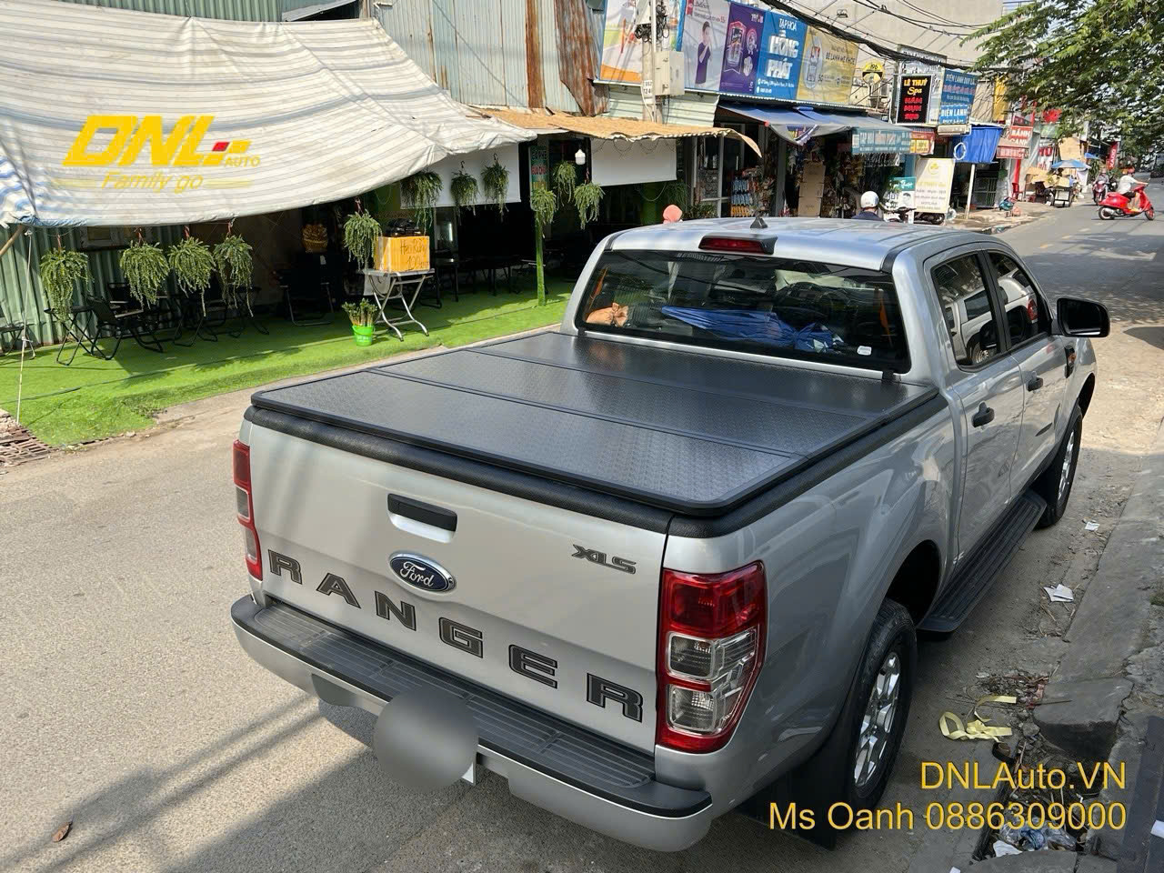 Nắp thùng 3 tấm trên xe Ford Ranger 2019