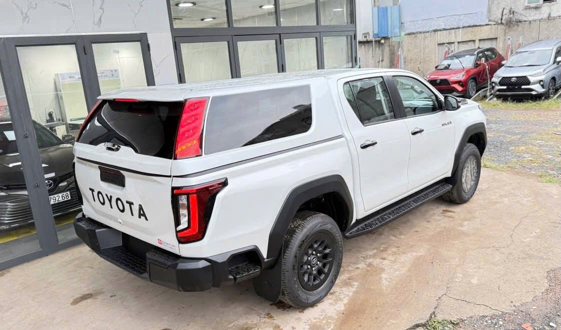 Nắp thùng cao HILUX 2026