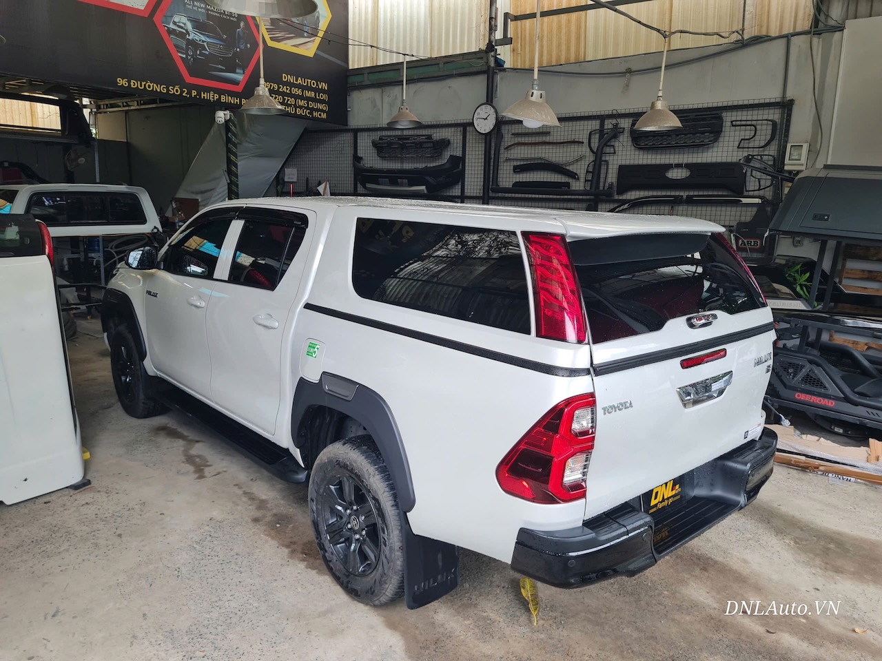 Nắp thùng cao Hilux 2025