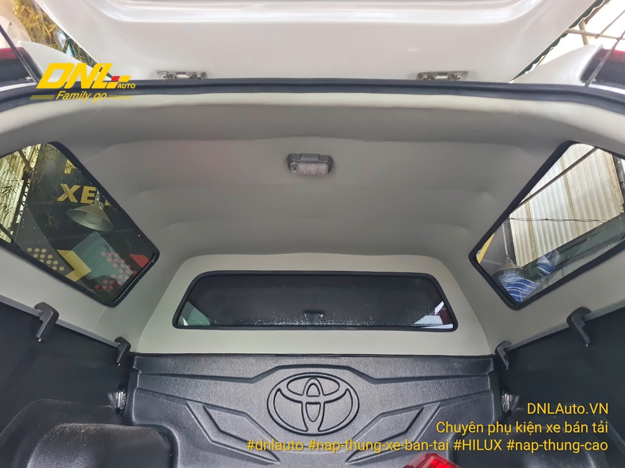 Không gian rộng rãi của nắp thùng cao HILUX